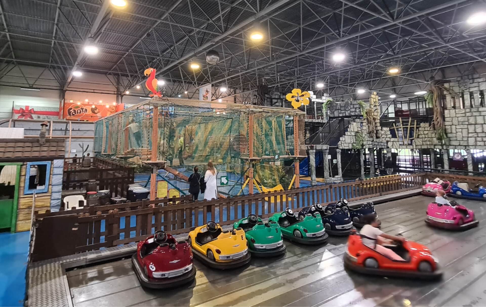 Parc de jeu indoor ignifugé, CREAJEU, fabricant d’aire de jeux d'intérieurs en France, Espagne et Europe